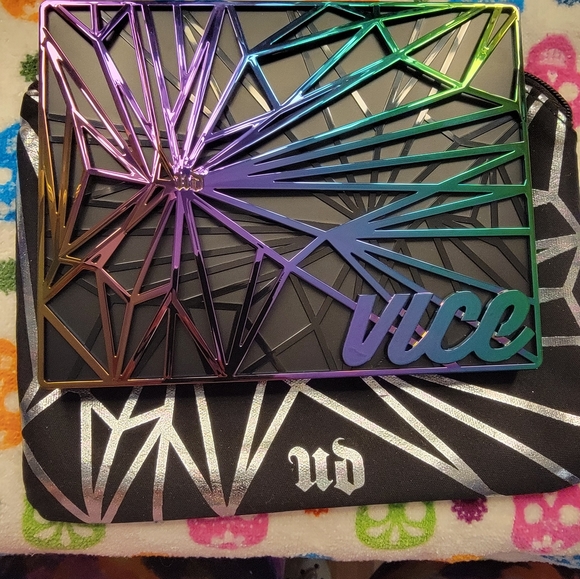 Urban Decay Vice eyeshadow palette - Picture 3 of 6